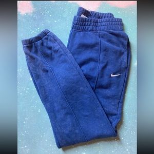 NWT Nike Women’s Trend Essential Fleece Loose Fit Mid Rise Pants Small